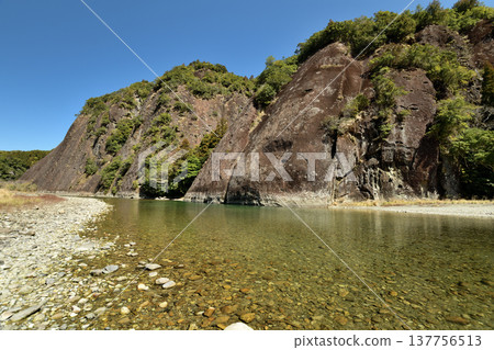 The single rock formation in Kozagawa Town (a nationally designated natural monument) [Kozagawa Town, Wakayama Prefecture] 137756513