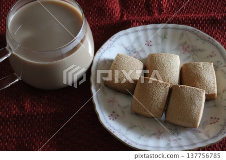 Cookie and cafe au lait Cookie and cafe au lait 137756785