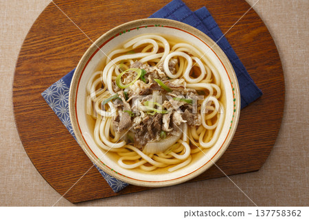 與烏冬面的肉烏冬面 與烏冬面的肉烏冬面 137758362
