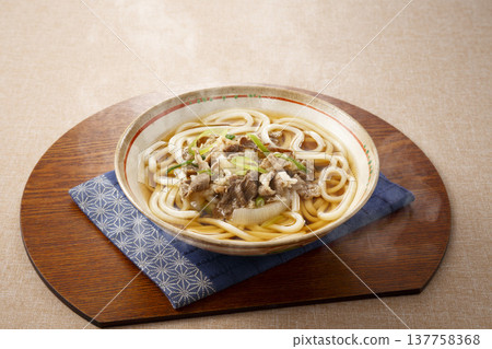 與烏冬面的肉烏冬面 與烏冬面的肉烏冬面 137758368