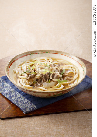 與烏冬面的肉烏冬面 與烏冬面的肉烏冬面 137758373