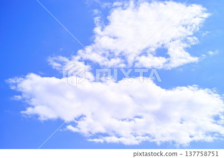 藍色的天空和雲圖像 藍色的天空和雲圖像 137758751