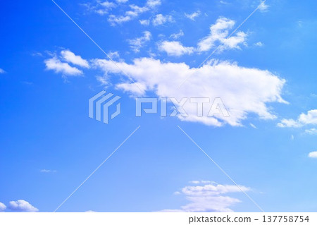 藍色的天空和雲圖像 藍色的天空和雲圖像 137758754