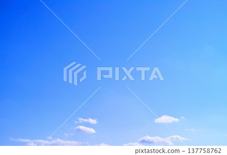 藍色的天空和雲圖像 137758762