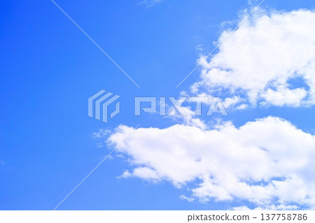 藍色的天空和雲圖像 137758786