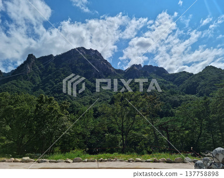 mountain, road, sky 137758898