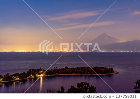 （靜岡縣）日落後從大瀨崎眺望富士山 137759031