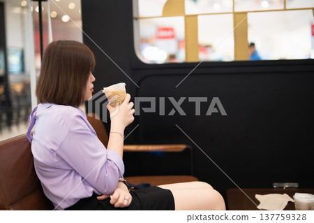 asian business woman drinking coffee at outdoor of coffee shop asian business woman drinking coffee at outdoor of coffee shop 137759328