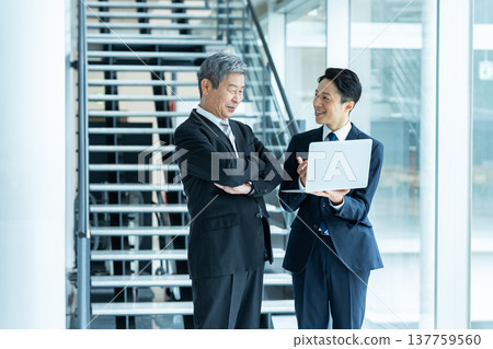 Meeting business people Meeting business people 137759560