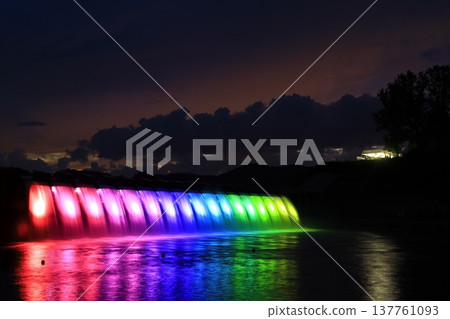 金州湖大瀑布燈光秀 137761093