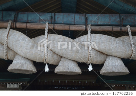 Large sacred rope (Izumo Taisha Shrine, Kagura Hall / Taisha-cho, Izumo City, Shimane Prefecture) Large sacred rope (Izumo Taisha Shrine, Kagura Hall / Taisha-cho, Izumo City, Shimane Prefecture) 137762236
