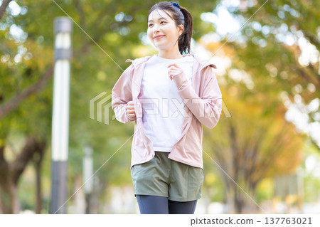 慢跑的女人 慢跑的女人 137763021