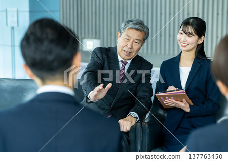 商務人士 137763450