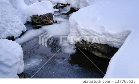 河埋在雪中 河埋在雪中 137763525