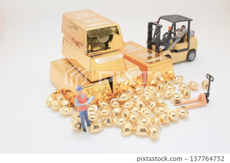 Miniature workers manage gold bars and scattered shiny ingots 137764752