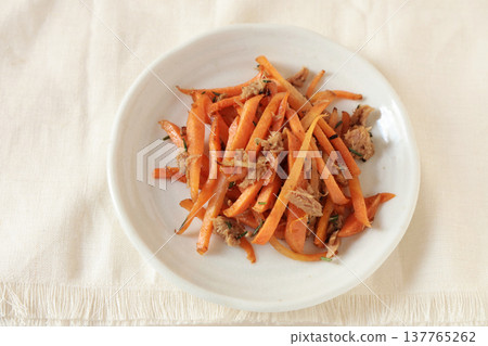 Stir-fried carrots Stir-fried carrots 137765262