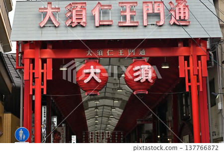 Red lanterns on Osu Niomon Street 137766872