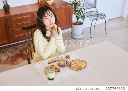 A young woman's lifestyle: putting her hands together before breakfast A young woman's lifestyle: putting her hands together before breakfast 137767633