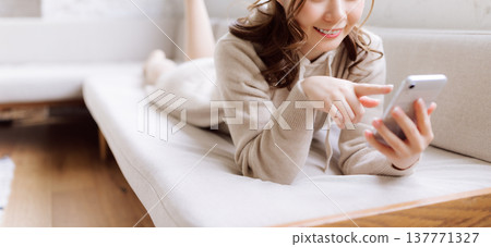 女性人類人物 137771327