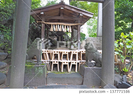 須佐之男神社的吉祥石(東京荒川區) 須佐之男神社的吉祥石(東京荒川區) 137771586