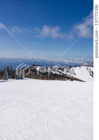 長野縣志賀高原冬季雪景 長野縣志賀高原冬季雪景 137772396