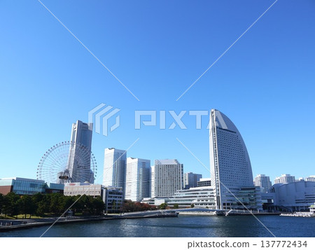 Urban landscape of Minato Mirai 137772434
