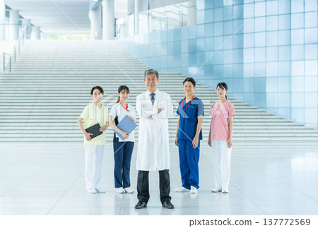 Medical staff working in the hospital Medical staff working in the hospital 137772569
