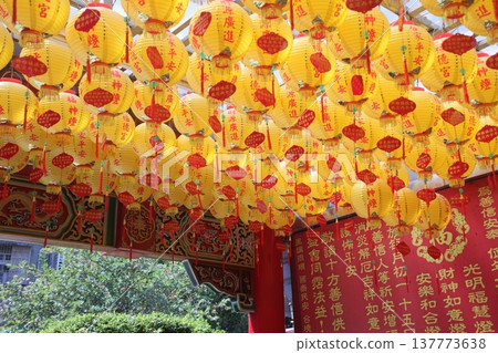 Gold paper 137773638