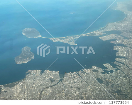 Views of Fukuoka city, Nokonoshima Island, Uminonakamichi, and Shikanoshima Island from the Haneda-Shanghai flight. 137773964