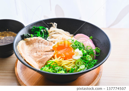 Dipping noodles with plenty of toppings 137774507