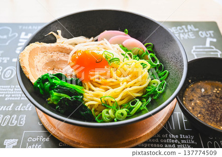 Dipping noodles with rich sesame sauce 137774509