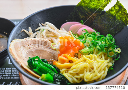Dipping noodles with rich sesame sauce Dipping noodles with rich sesame sauce 137774510