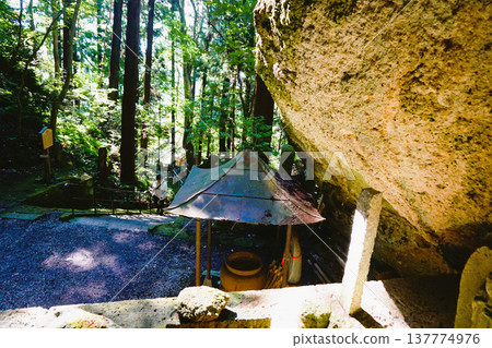 Yamadera Risshakuji Temple: Incense burner for ancestor worship, large rock, Kasaiwa rock, Kasaitoseki stone, Hojusan Asogawain Risshakuji Temple Yamadera Risshakuji Temple: Incense burner for ancestor worship, large rock, Kasaiwa rock, Kasaitoseki stone, Hojusan Asogawain Risshakuji Temple 137774976