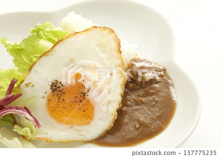 Fried eggs and curry rice Fried eggs and curry rice 137775235