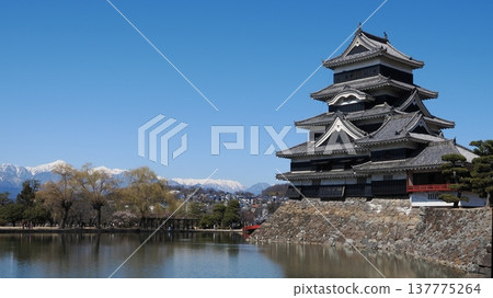 松本城和北阿爾卑斯山 137775264