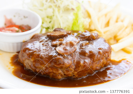 可口半島調味汁漢堡牛排 可口半島調味汁漢堡牛排 137776391