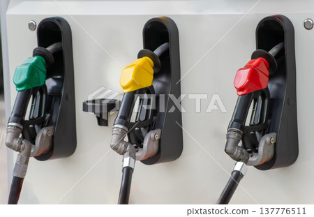Self-refueling gas station refueling nozzle 137776511