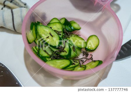 Salt of cucumber Konbu with seaweed 137777746