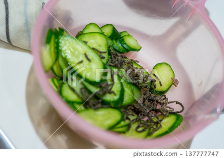 Salt of cucumber Konbu with seaweed 137777747