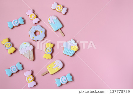 Colorful gingerbread cookies in colored glaze of different shapes. 137778729