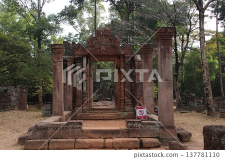 The approach to Banteay Srei 137781110