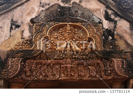 Banteay Srey's relief 137781114