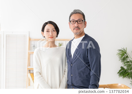 Middle couple 137782034