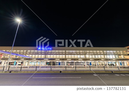 Night view of Osaka International Airport (Itami Airport) 137782131
