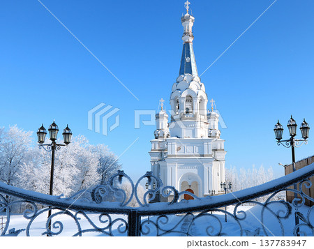 Russia, St. Petersburg, Peterhof, February 21, 2018. The photo shows the main court church in the Upper Park of the State Museum-Reserve "Peterhof" and people walking in the park and admiring the Russia, St. Petersburg, Peterhof, February 21, 2018. The photo shows the main court church in the Upper Park of the State Museum-Reserve "Peterhof" and people walking in the park and admiring the 137783947
