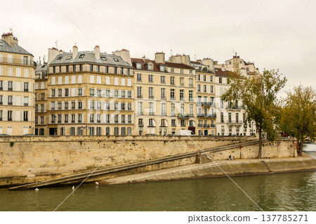 Paris cityscape showing classic Haussmannian architecture along the Seine River on Ile de la Cite Paris cityscape showing classic Haussmannian architecture along the Seine River on Ile de la Cite 137785271
