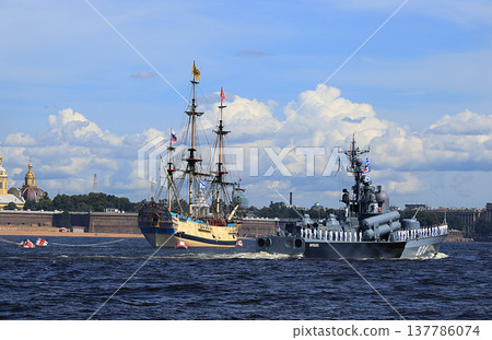 Russia, St. Petersburg, July 21, 2019, warships in the waters of the Neva and the Peter and Paul Fortress, preparation for the parade of the Navy, rehearsal. 137786074