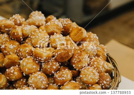 Delicious fresh buns in a traditional french bakery. 137788933