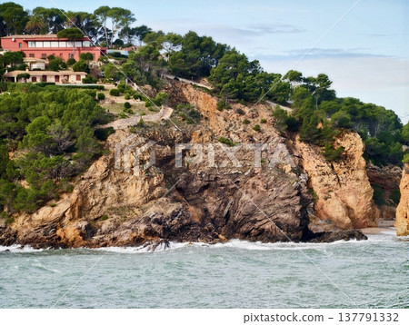Elegant Villa With Ocean Views, Charming Cliffside Estate Overlooking Tranquil Waters And Lush Gardens Elegant Villa With Ocean Views, Charming Cliffside Estate Overlooking Tranquil Waters And Lush Gardens 137791332
