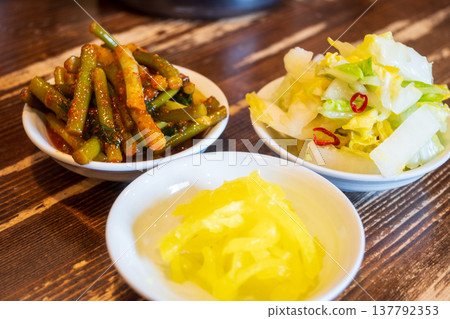 午餐去了一家非常美味的日式拉麵店。 午餐去了一家非常美味的日式拉麵店。 137792353